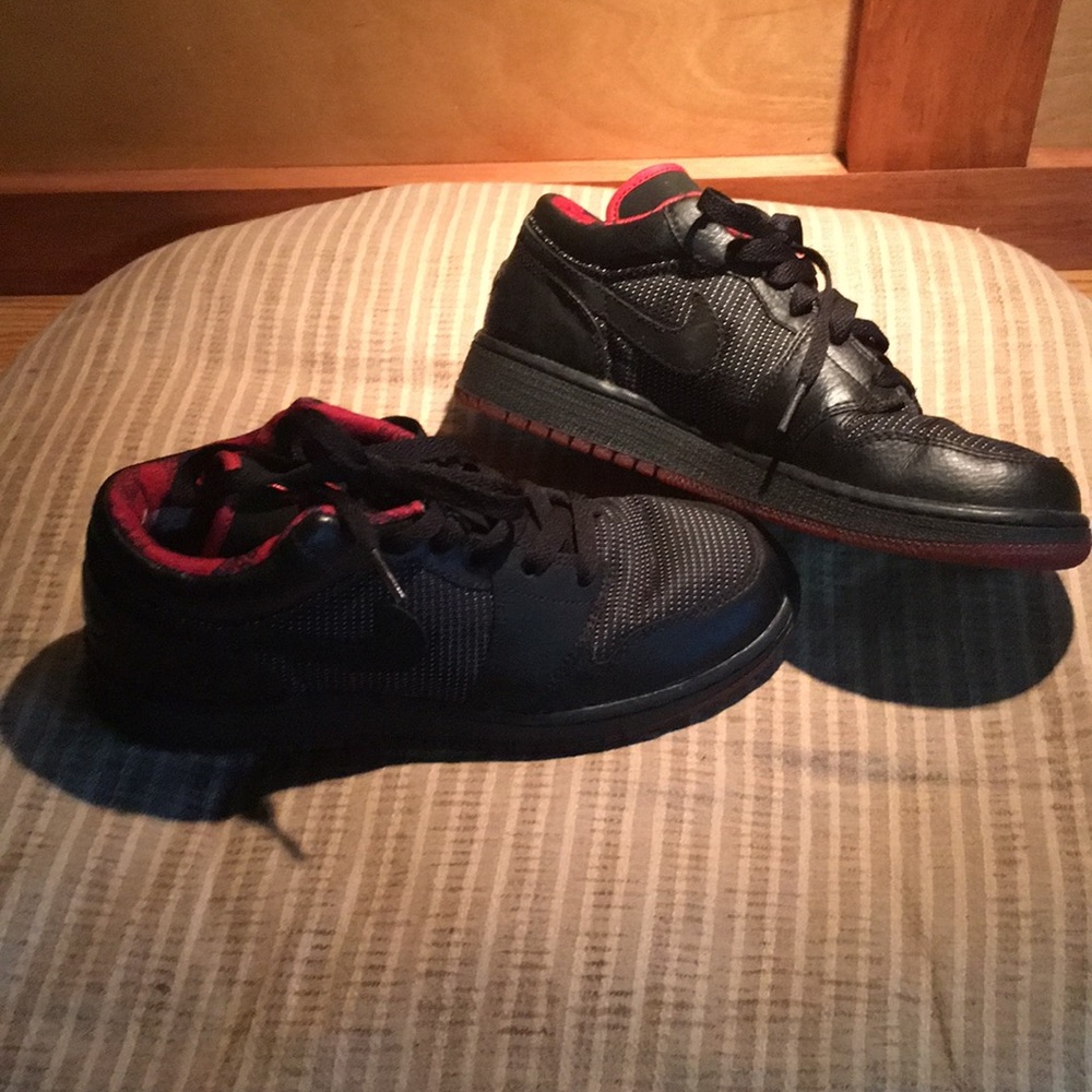 Black and red Nike air